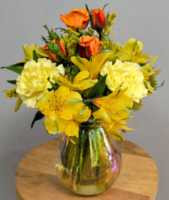 Sunshine Posey from Bakanas Florist & Gifts, flower shop in Marlton, NJ