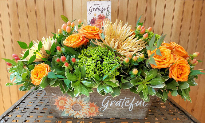 Grateful Centerpiece from Bakanas Florist & Gifts, flower shop in Marlton, NJ